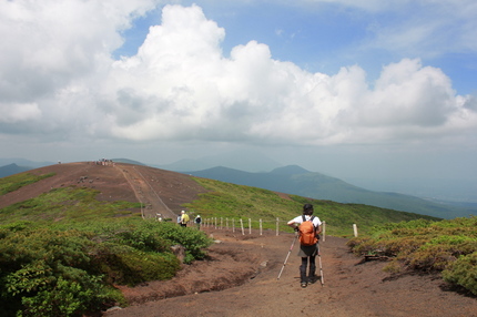霞む岩手山