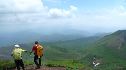 霞む和賀岳